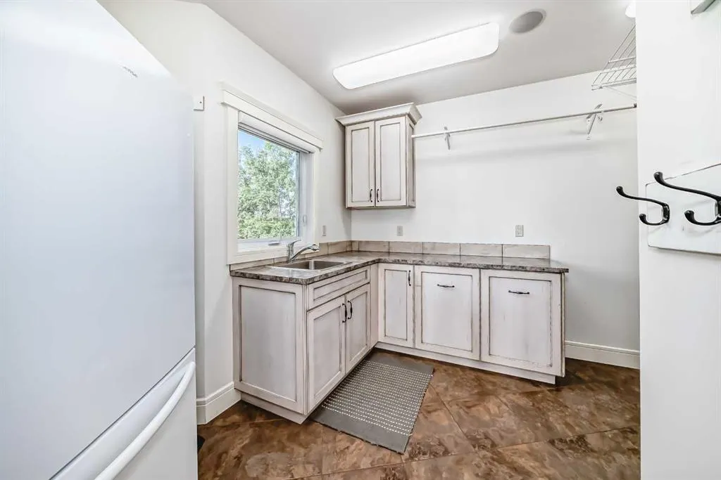 254041 Township Road 435