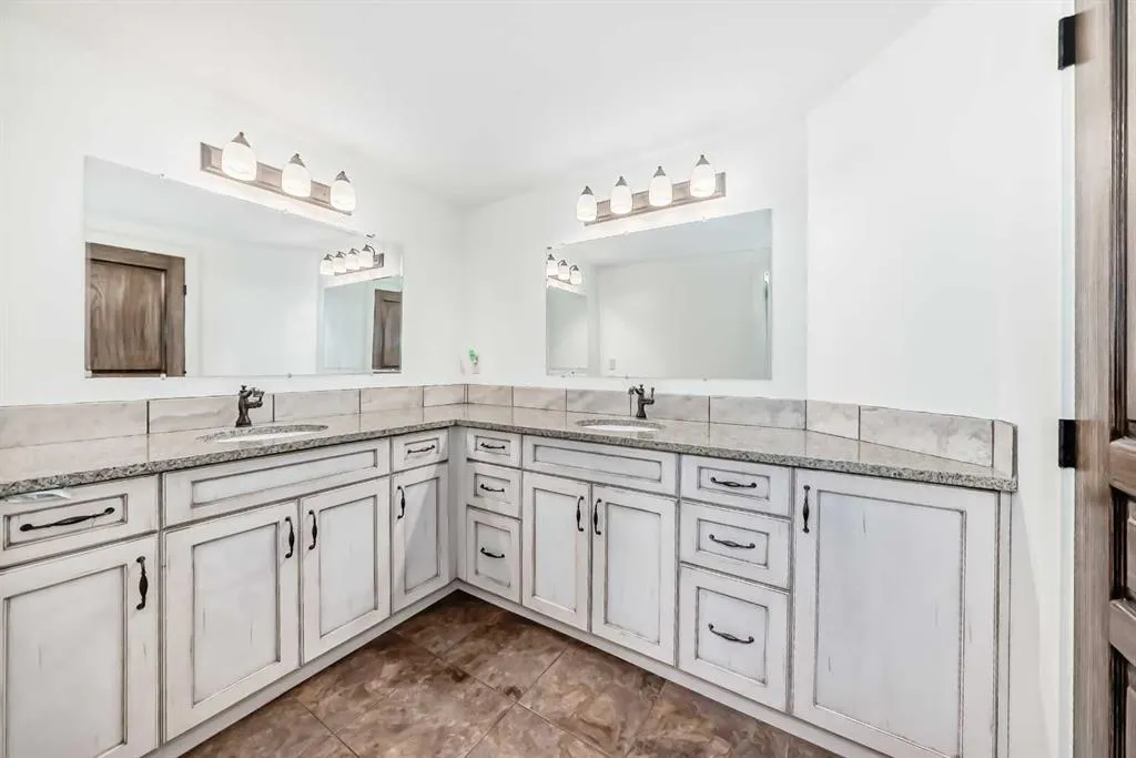 254041 Township Road 435