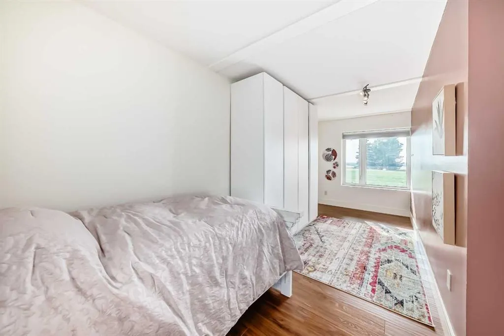 254041 Township Road 435