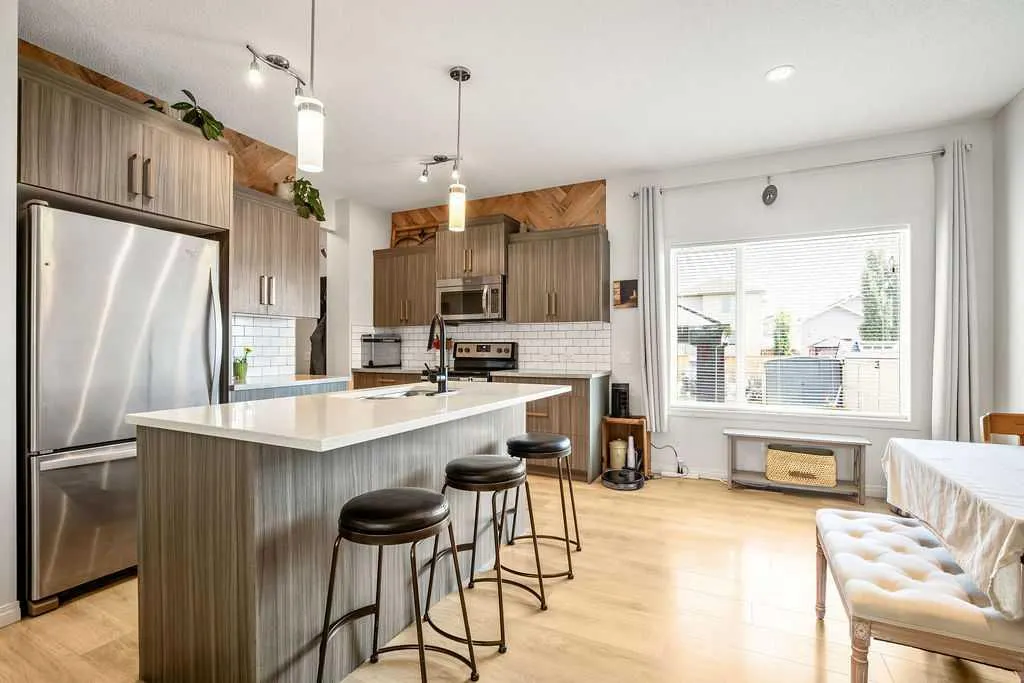 35 Drake Landing Boulevard