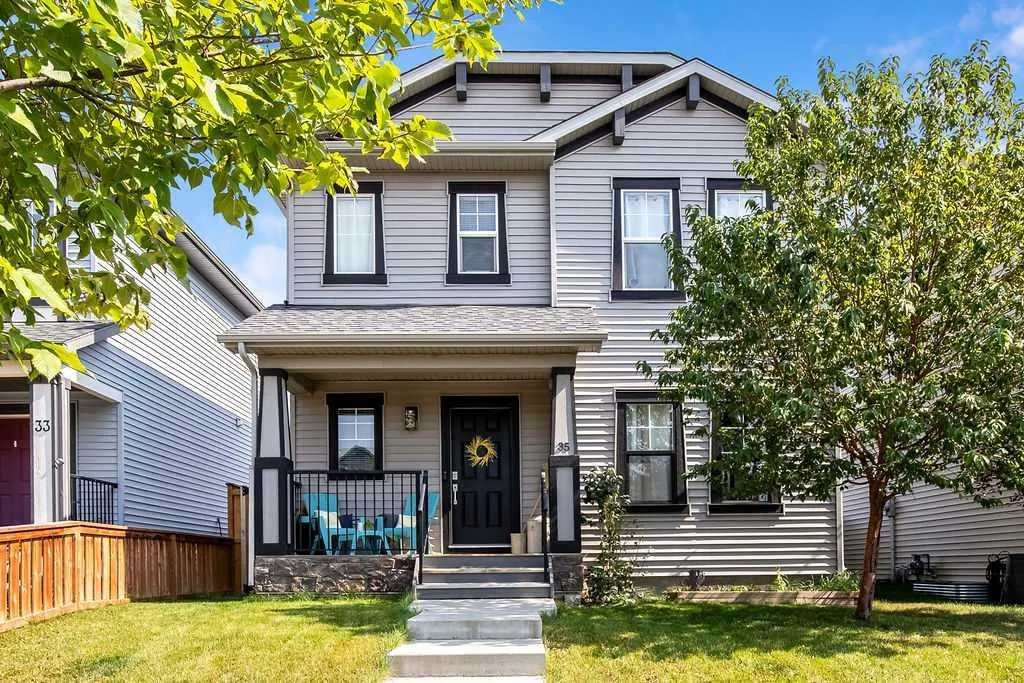 35 Drake Landing Boulevard