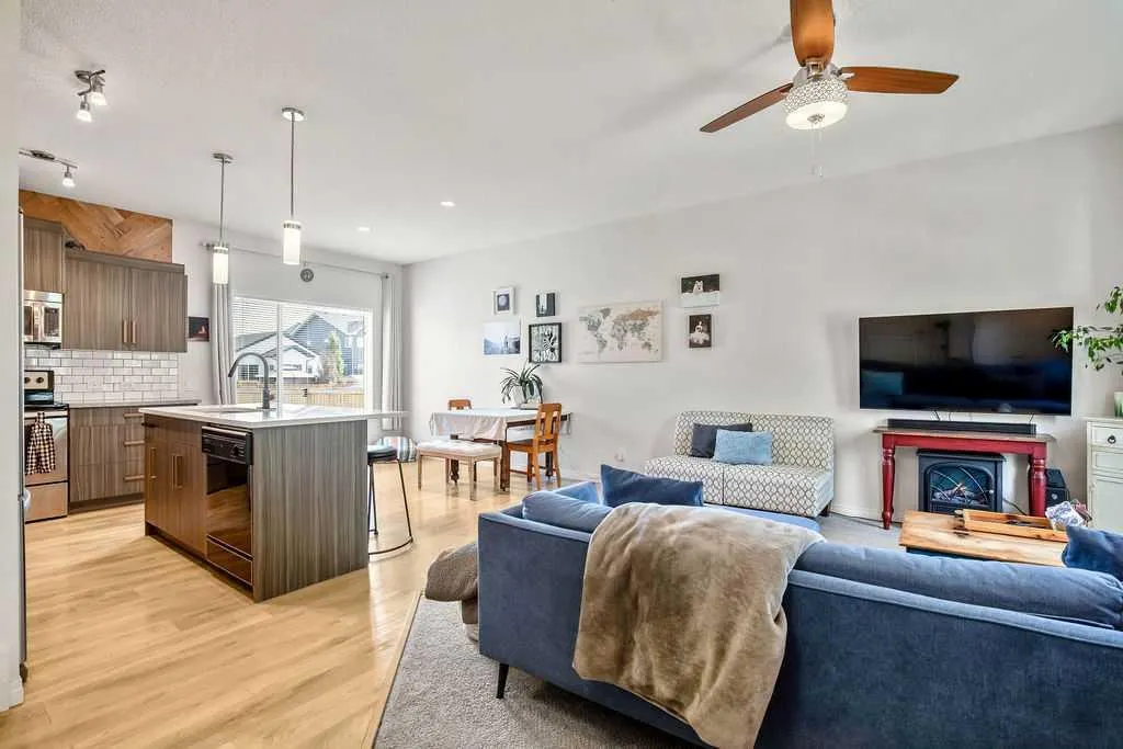 35 Drake Landing Boulevard
