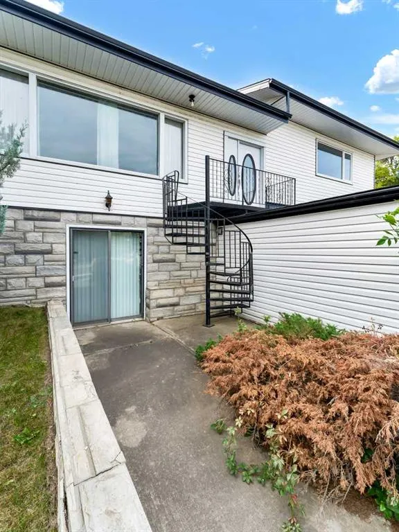 3 2 Street SE