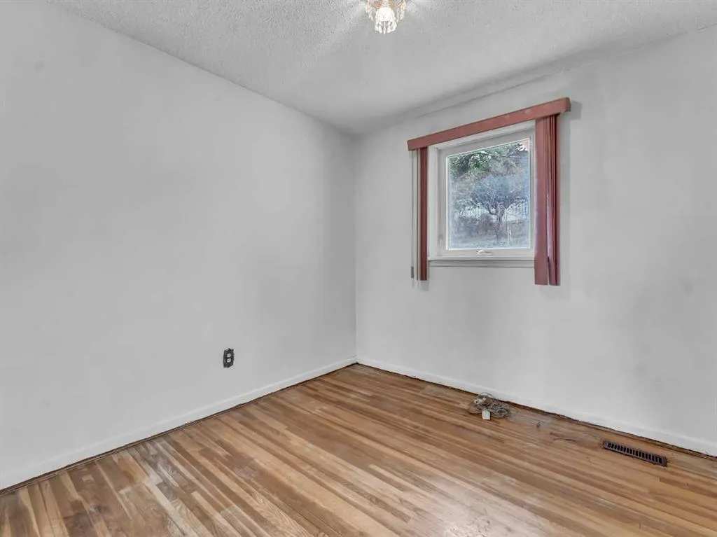 3 2 Street SE