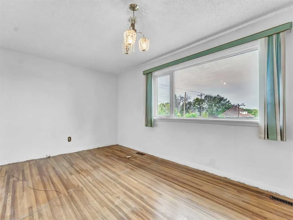 3 2 Street SE