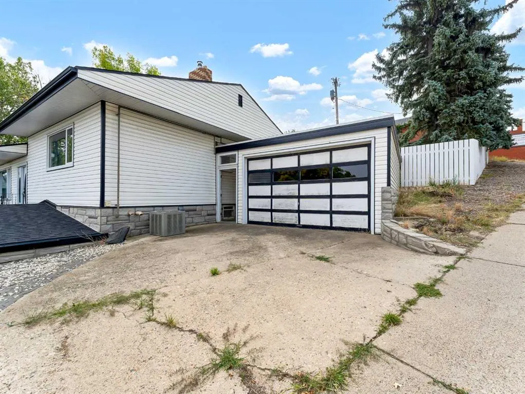 3 2 Street SE