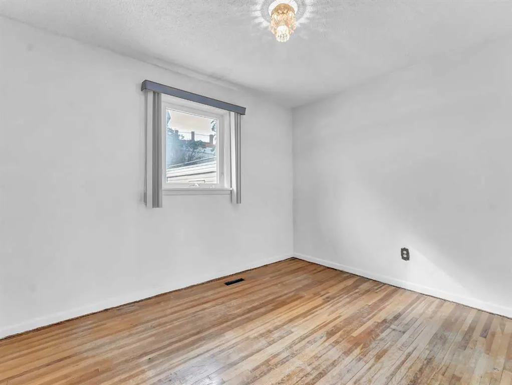 3 2 Street SE