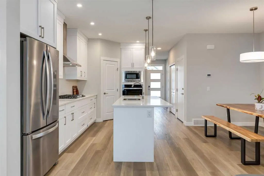 311 Livingston View NW