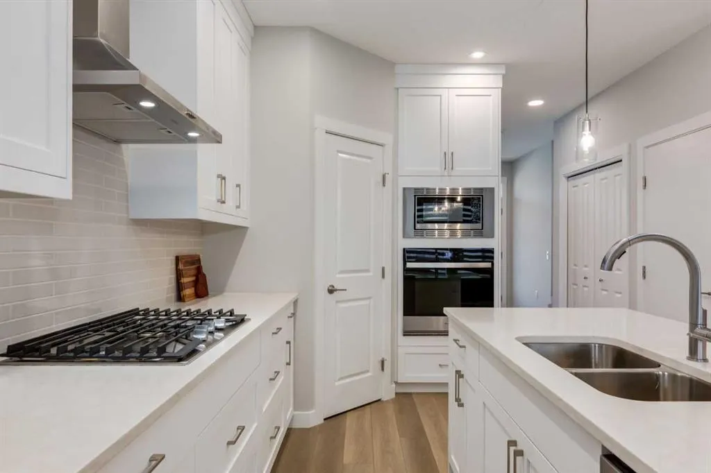 311 Livingston View NW