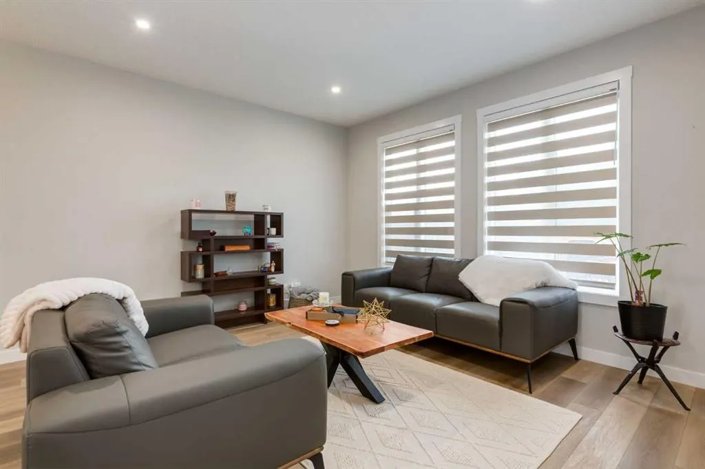 311 Livingston View NW