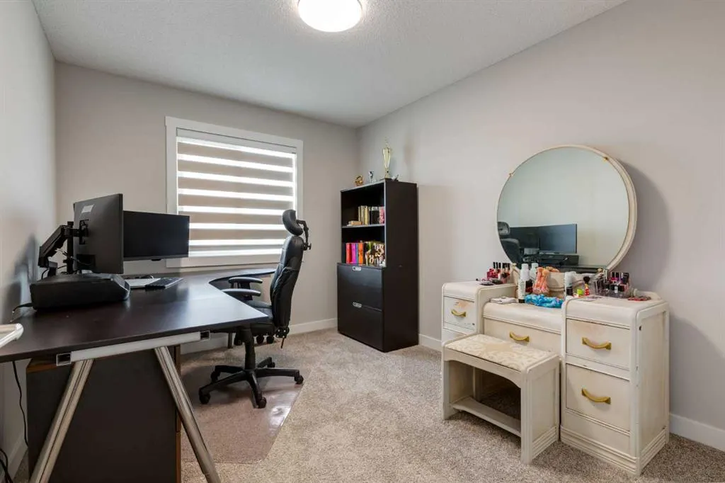 311 Livingston View NW