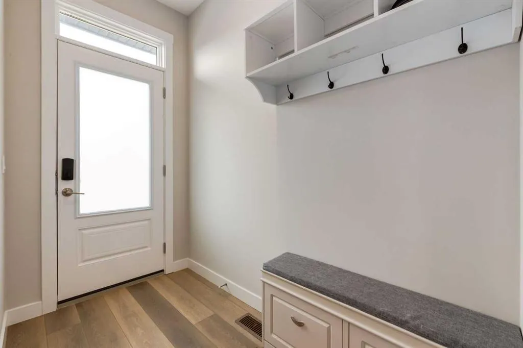311 Livingston View NW