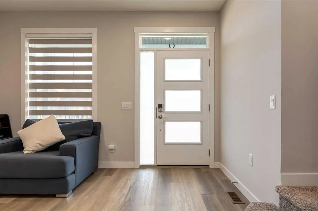311 Livingston View NW