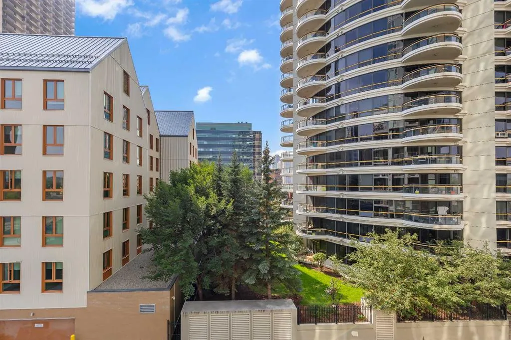 1025 5 Avenue SW, #413