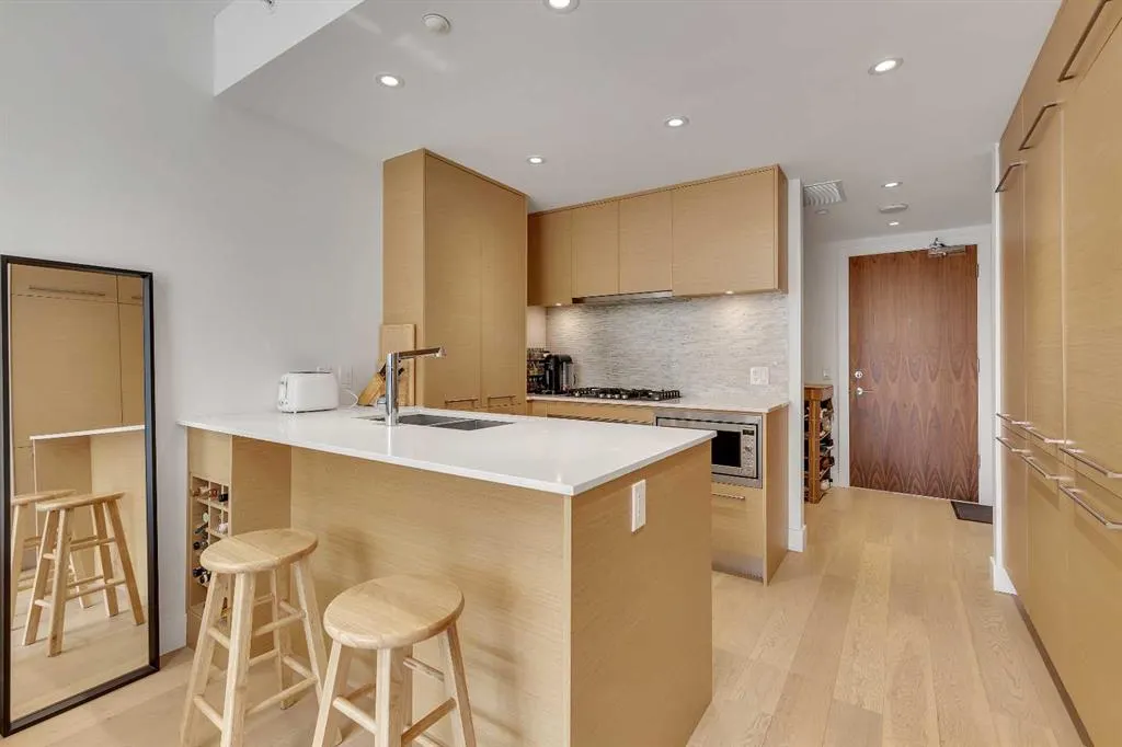 1025 5 Avenue SW, #413