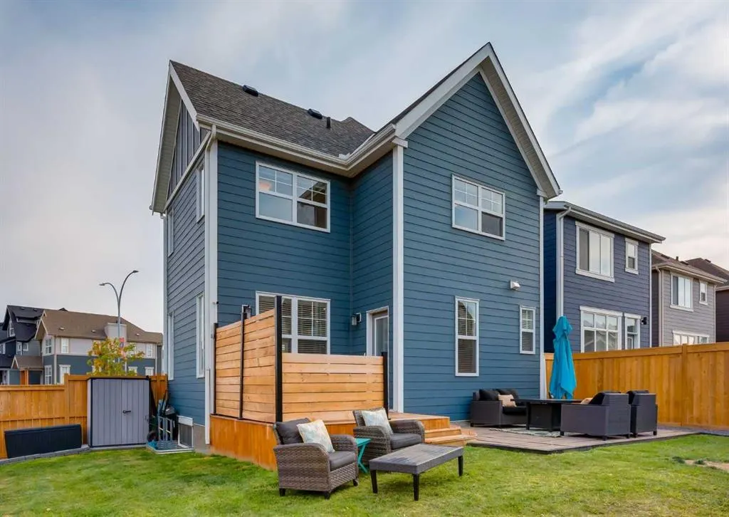 337 Masters Avenue SE
