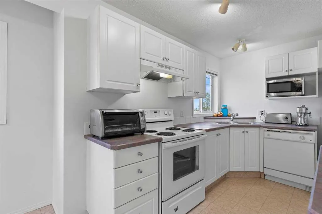 5220 50A Avenue, #305