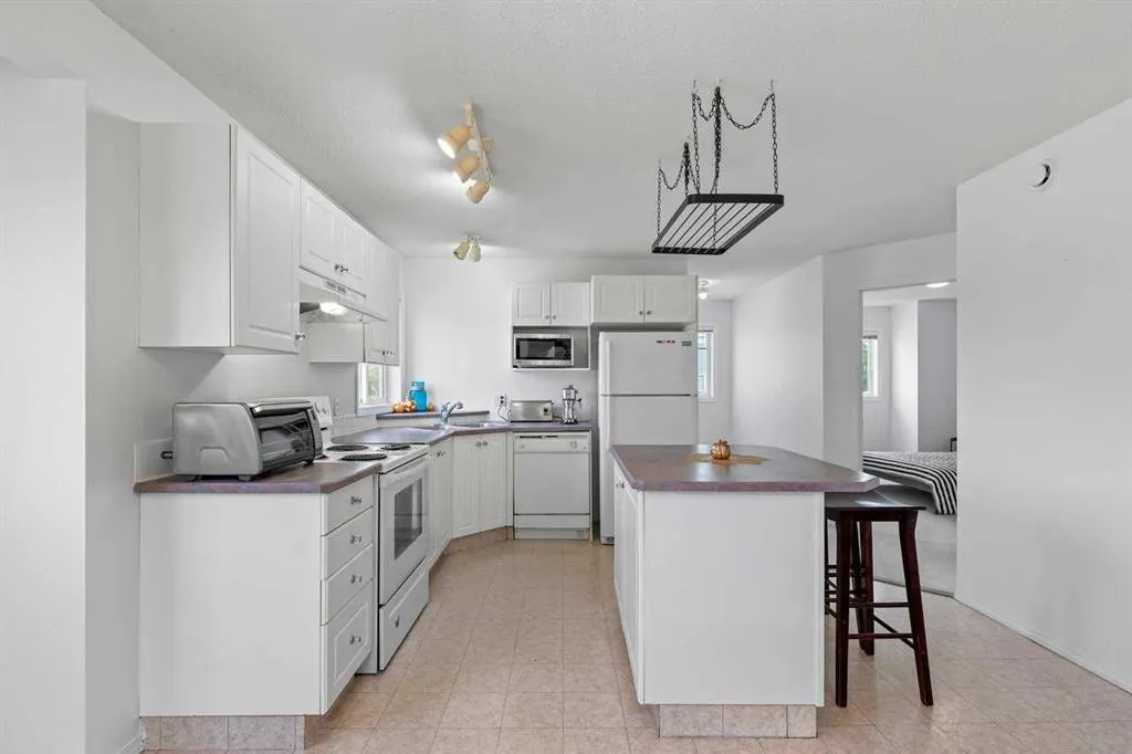 5220 50A Avenue, #305