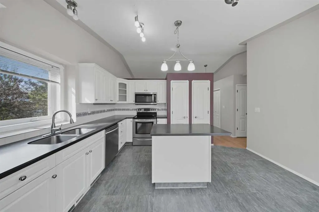 71 Doran Crescent