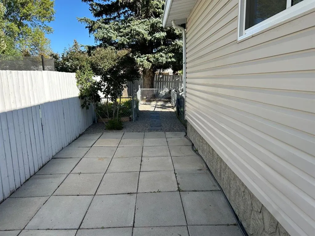 343 Laval Boulevard W