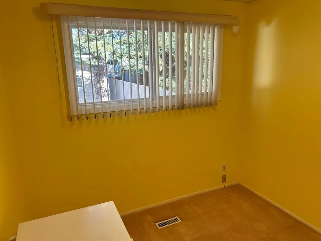 343 Laval Boulevard W
