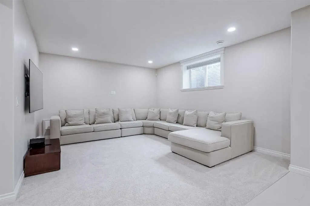 310 Mahogany Manor SE