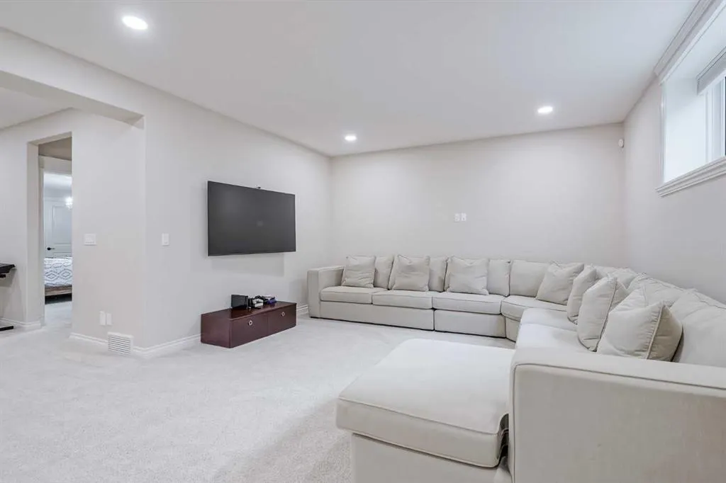 310 Mahogany Manor SE