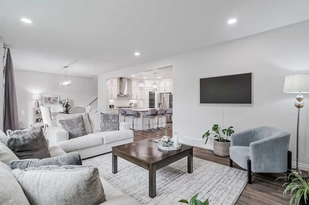 310 Mahogany Manor SE