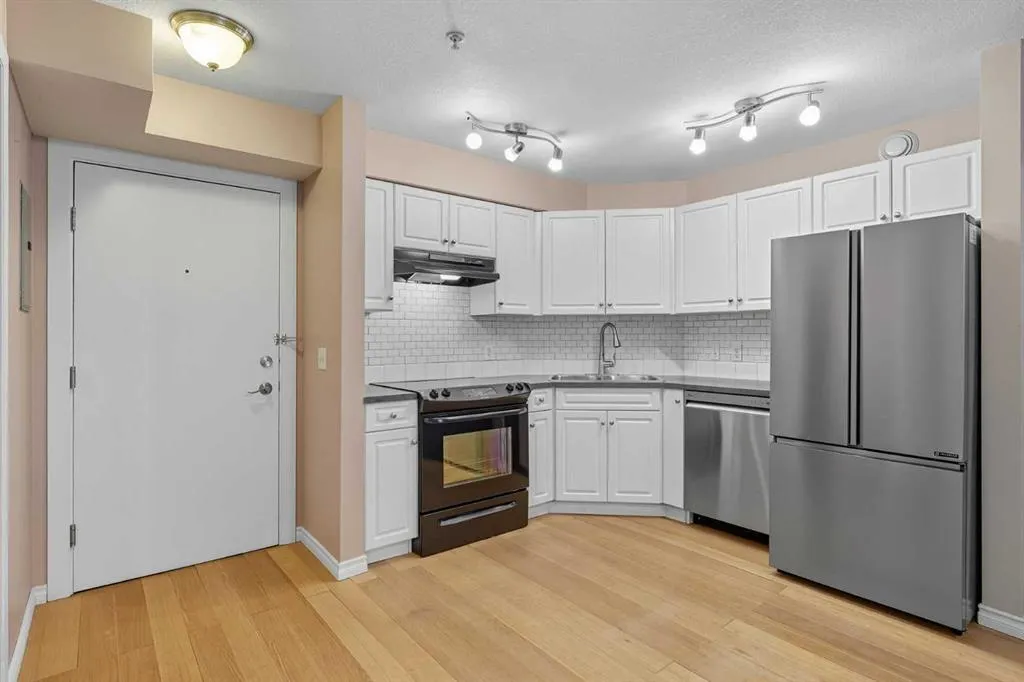 2000 Applevillage Court SE, #110