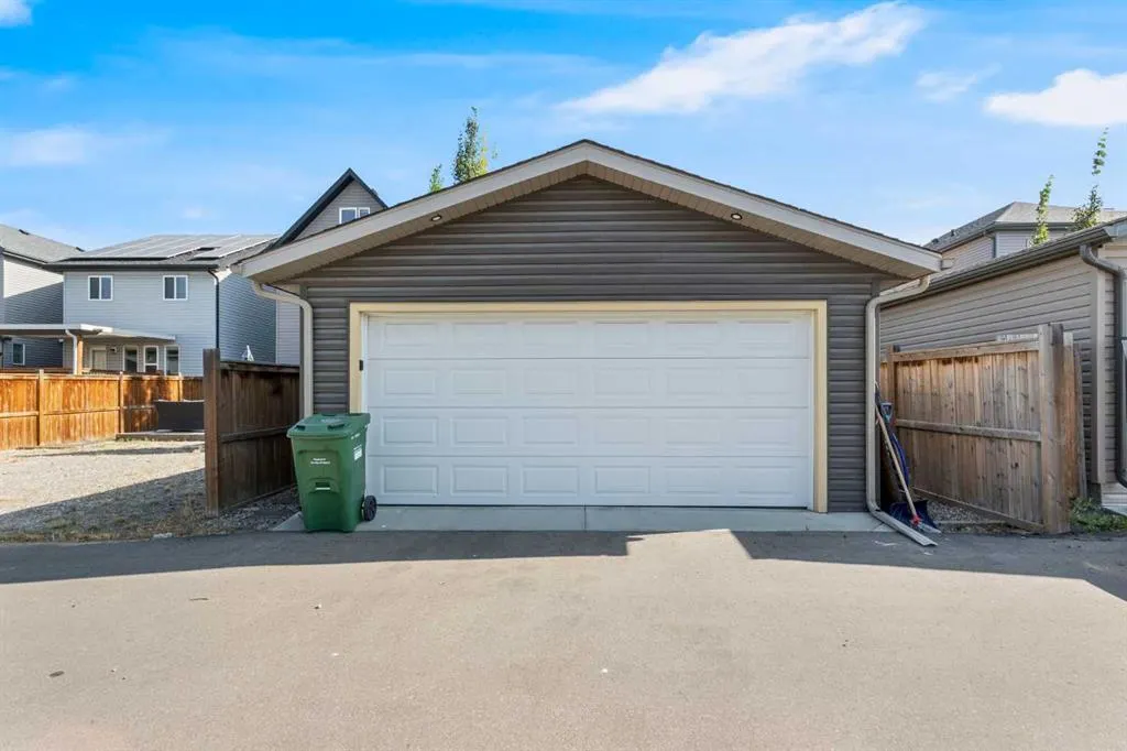 116 Copperpond Parade SE