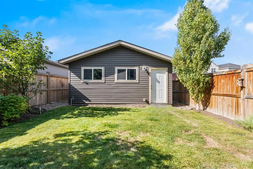 116 Copperpond Parade SE