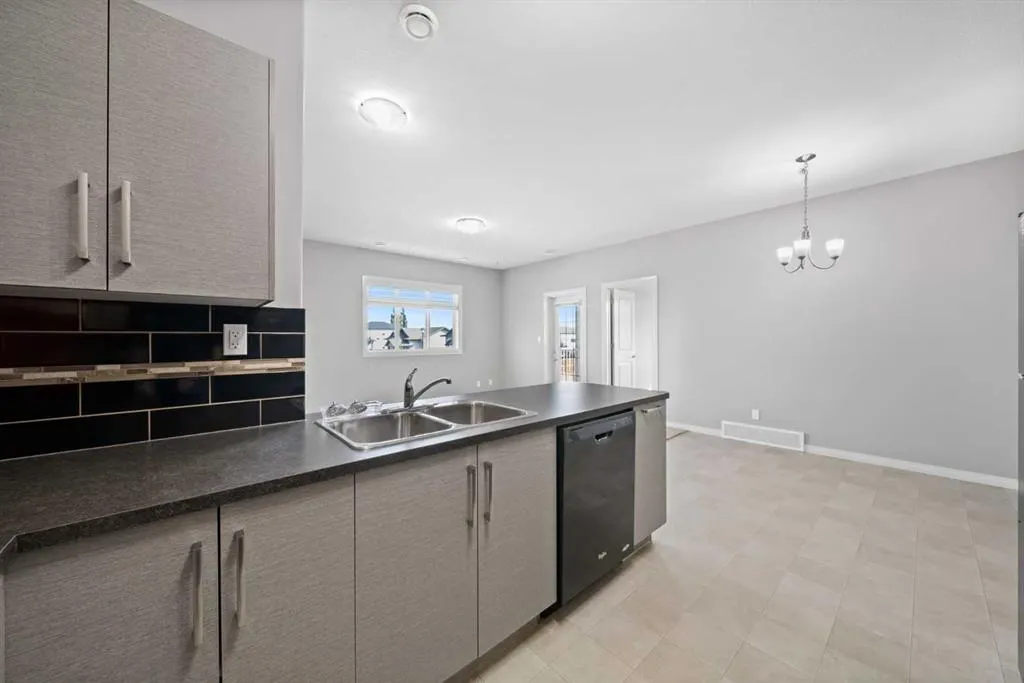 639 Oak Street, #105