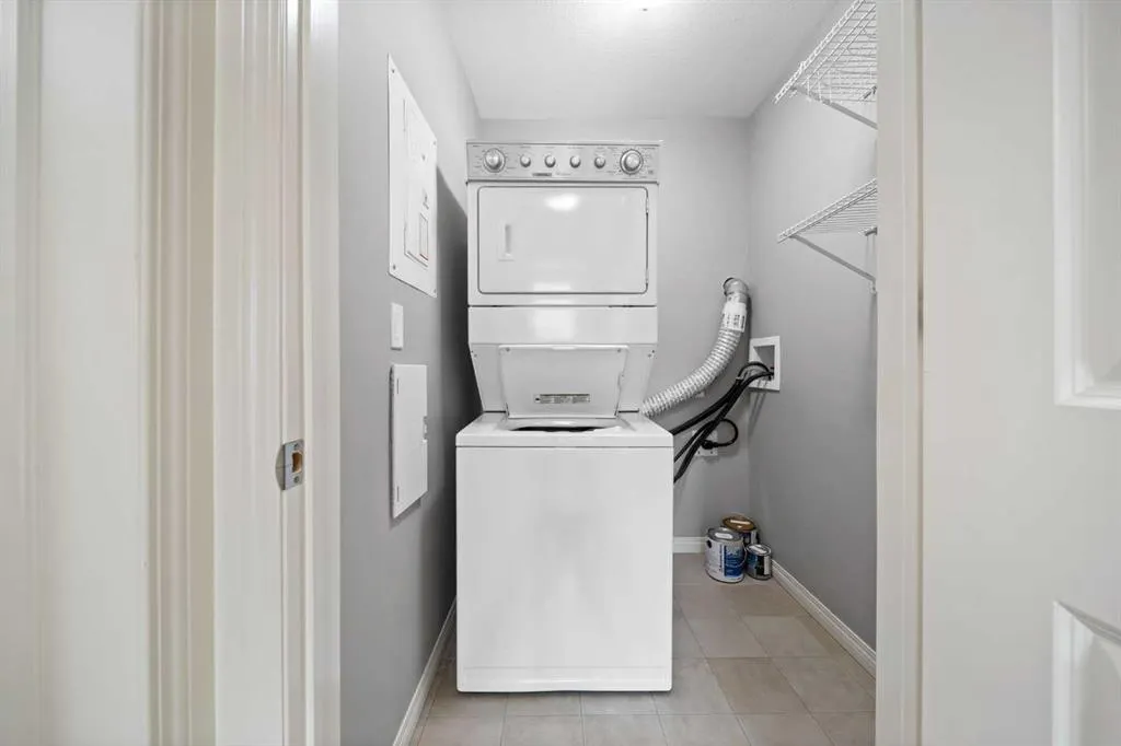 639 Oak Street, #105