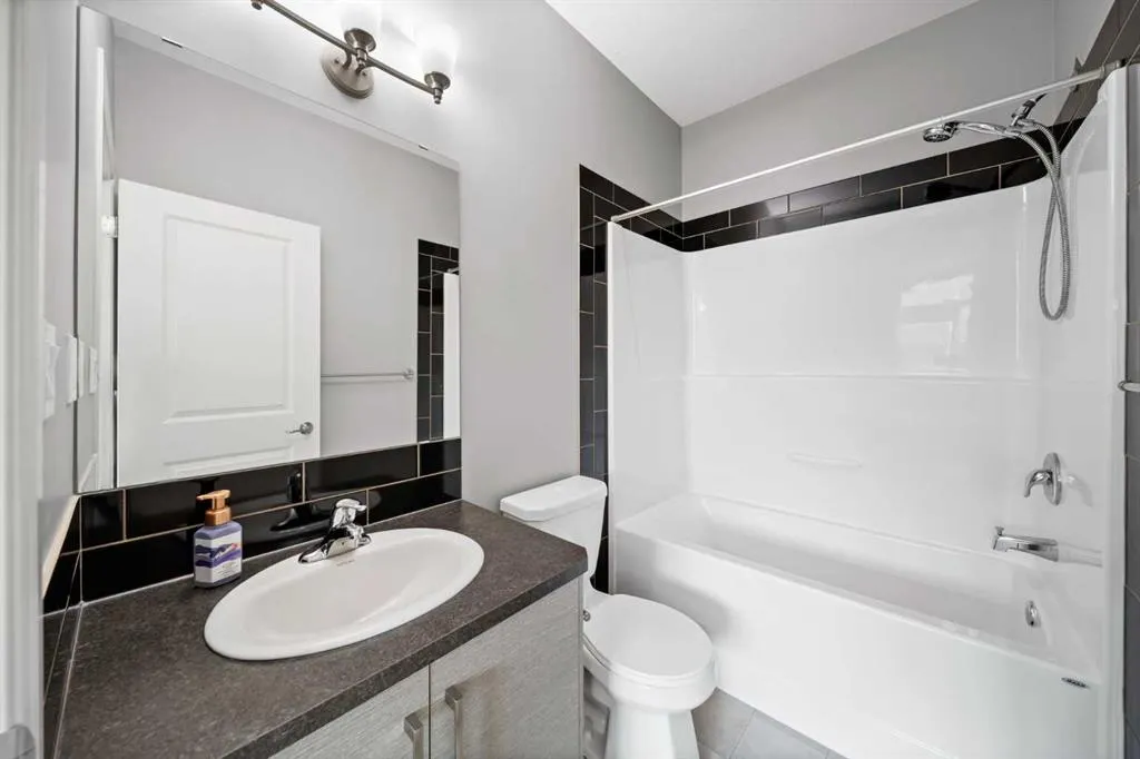 639 Oak Street, #105