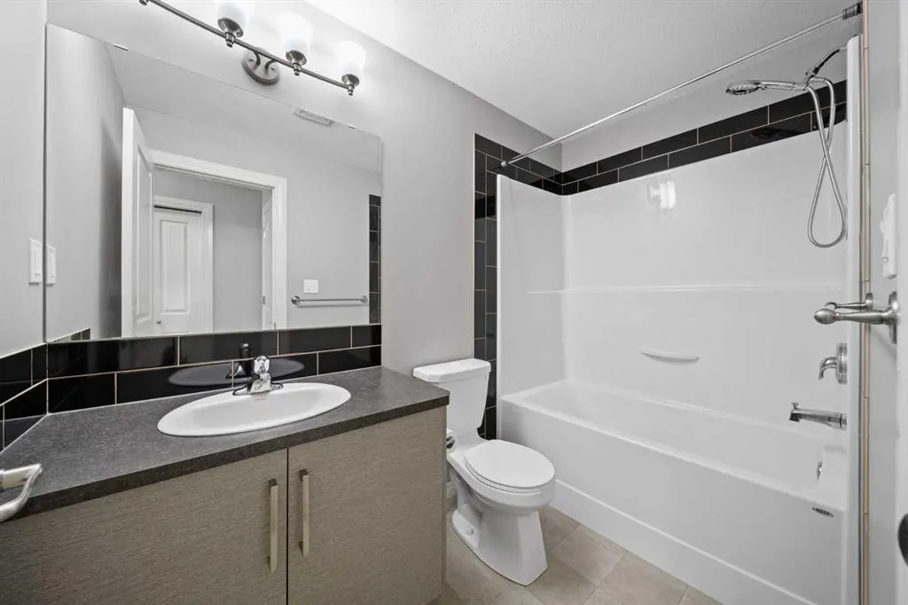 639 Oak Street, #105
