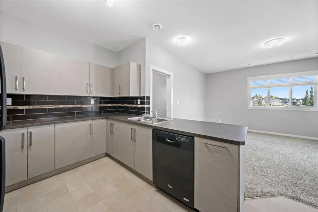 639 Oak Street, #105