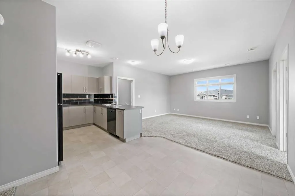 639 Oak Street, #105