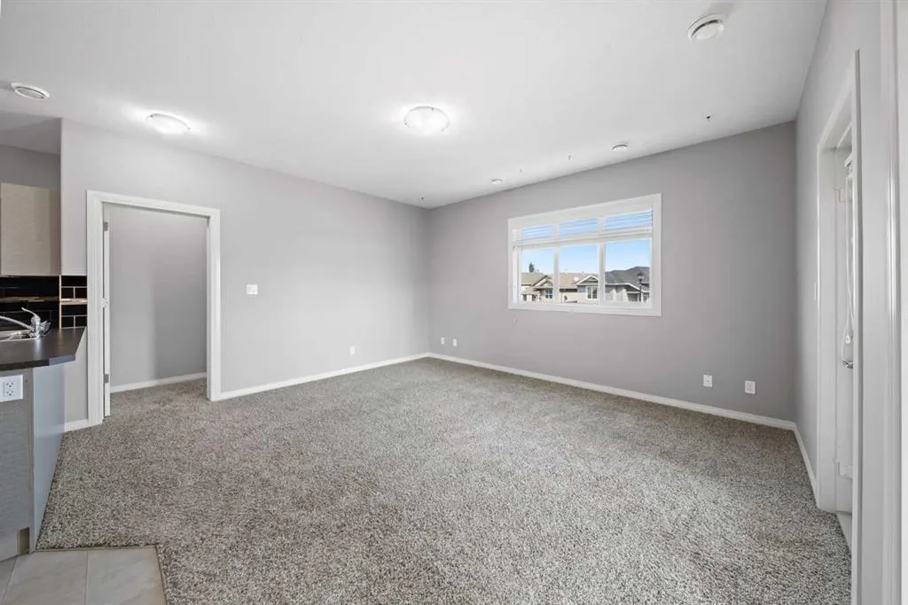 639 Oak Street, #105