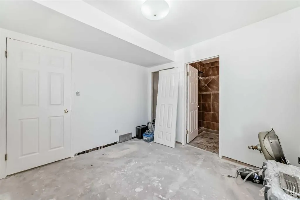 1607 11 Avenue SW, #101