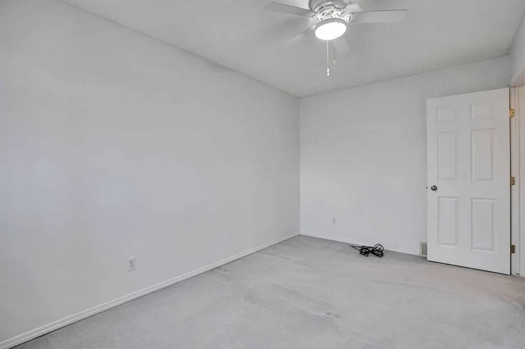 27 Saddlemont Manor NE