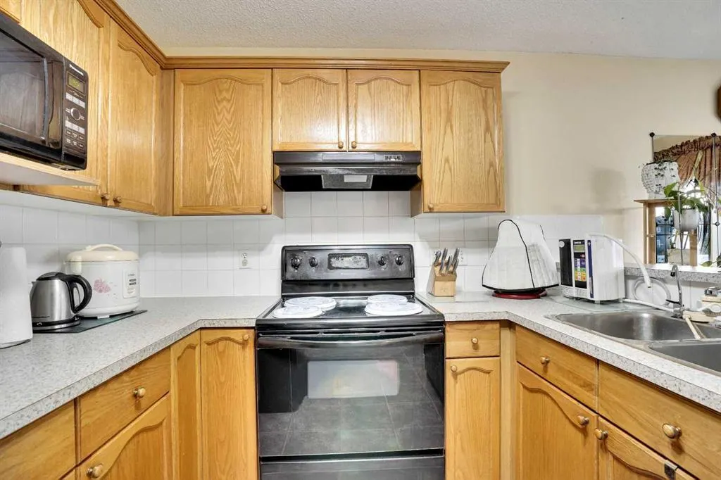27 Saddlemont Manor NE