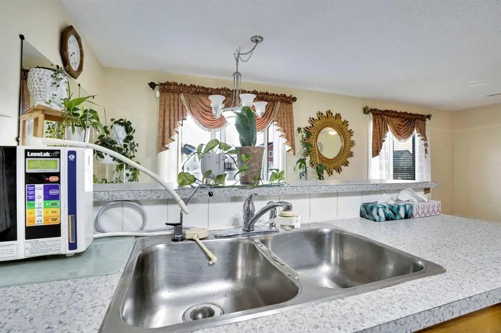 27 Saddlemont Manor NE