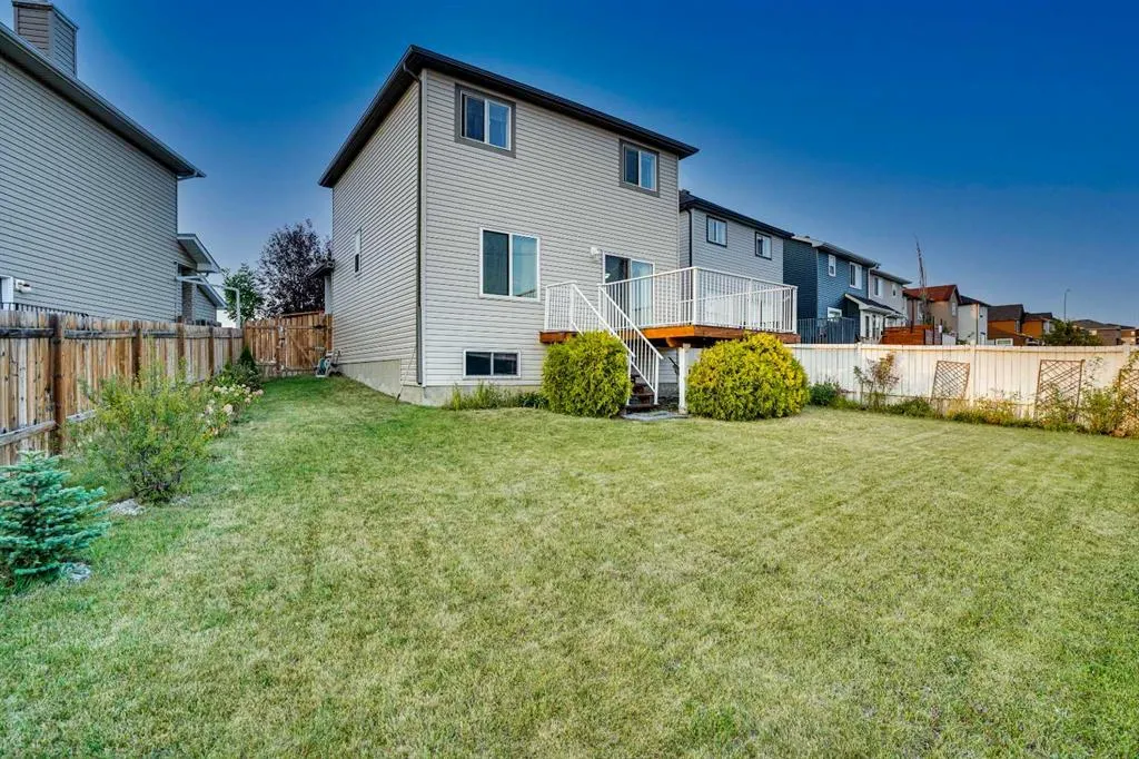27 Saddlemont Manor NE