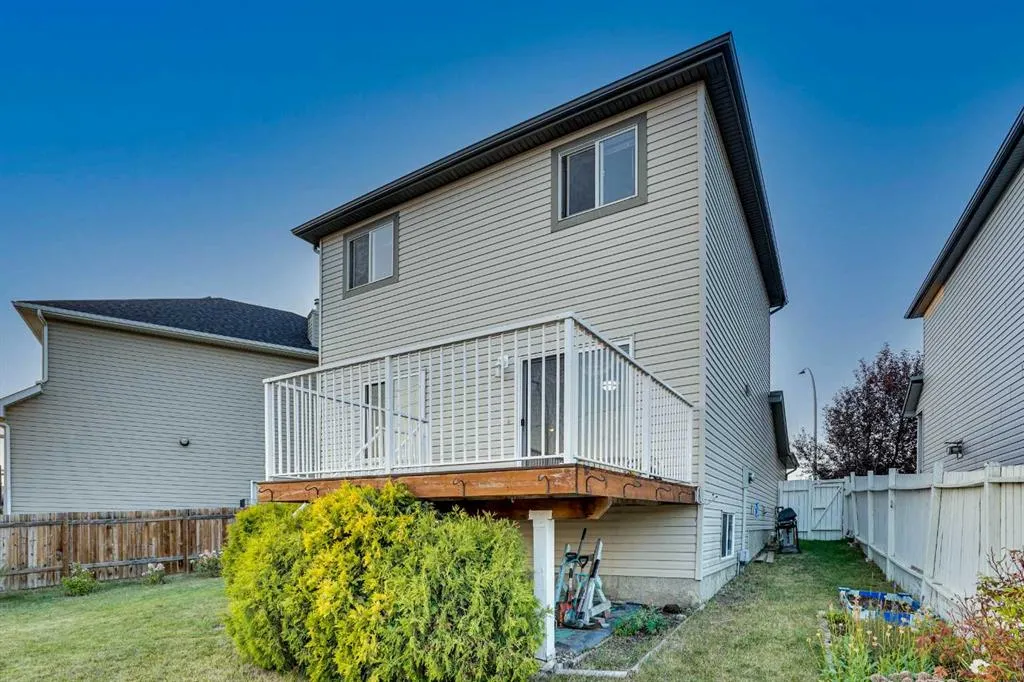 27 Saddlemont Manor NE
