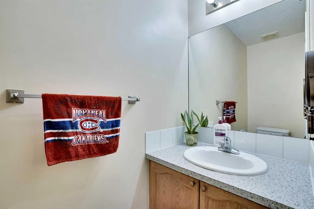 27 Saddlemont Manor NE