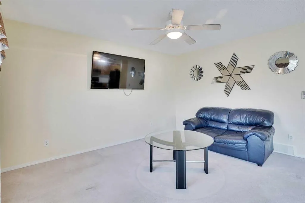 27 Saddlemont Manor NE