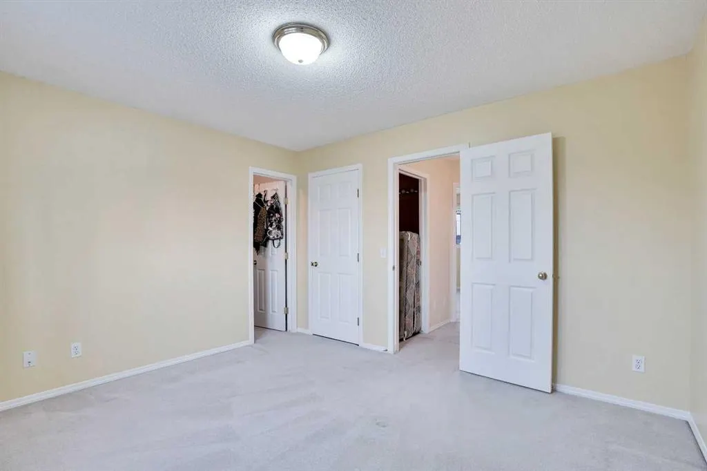 27 Saddlemont Manor NE