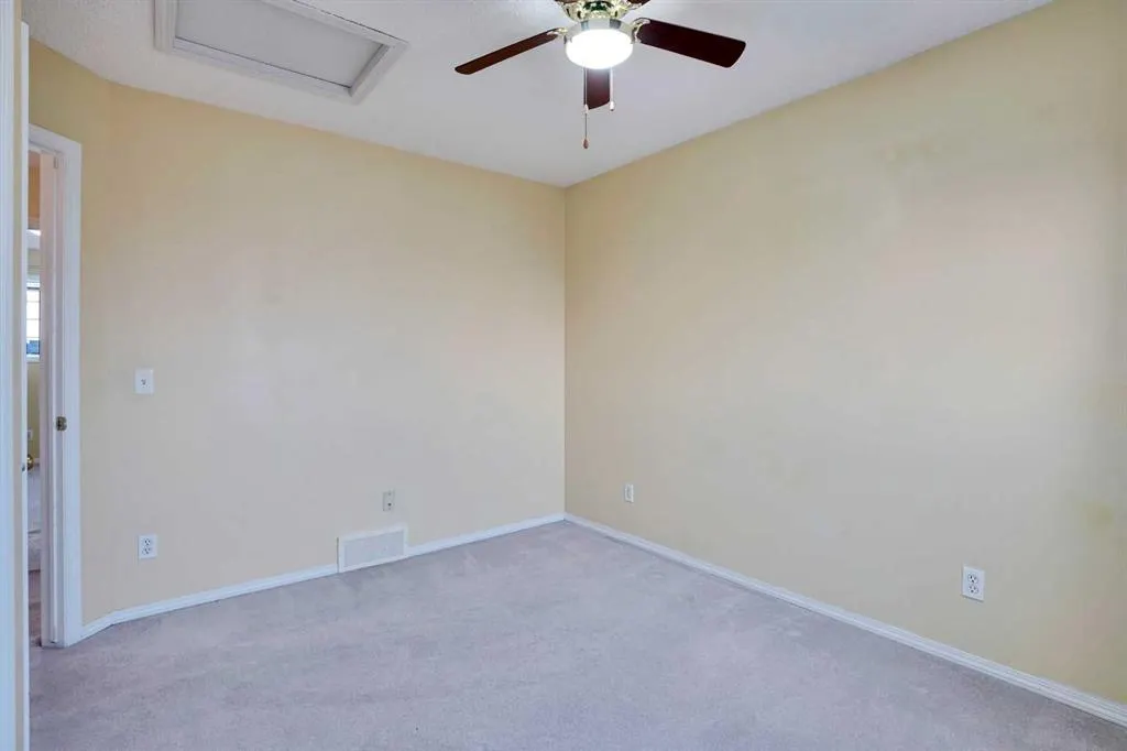 27 Saddlemont Manor NE