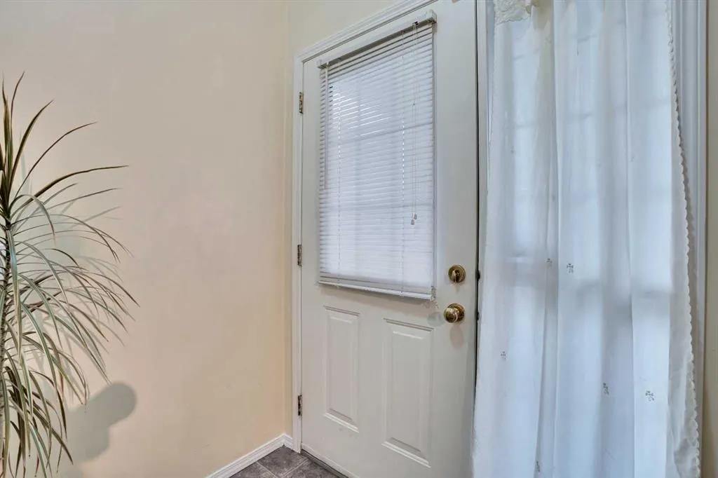 27 Saddlemont Manor NE