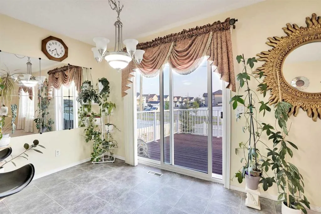 27 Saddlemont Manor NE